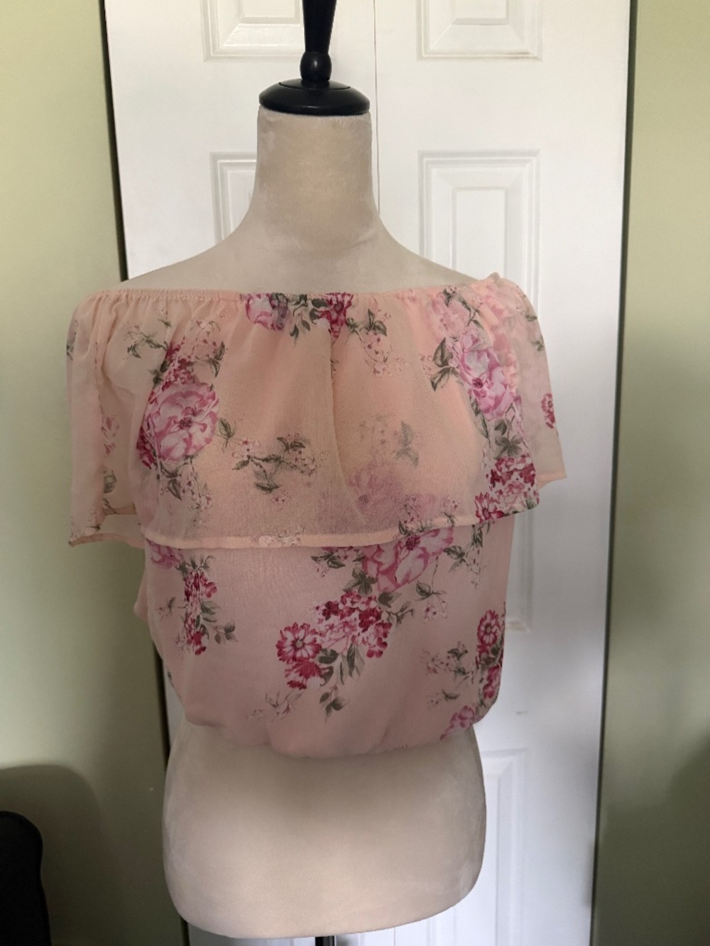 Pink floral off the shoulder cropped blouse